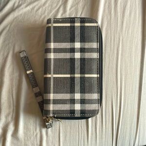 This is a beautiful wallet